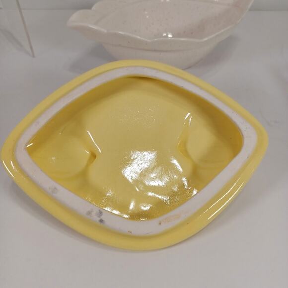 Vintage USA 231 Pottery Covered Dish With Salt And Pepper Yellow MCM Mid Century - Picture 6 of 13